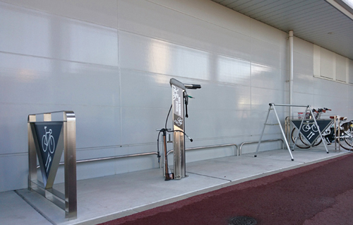 無料で使える工具と空気入れ